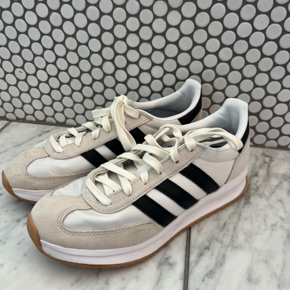 Women’s Adidas, tennis shoes, size 7